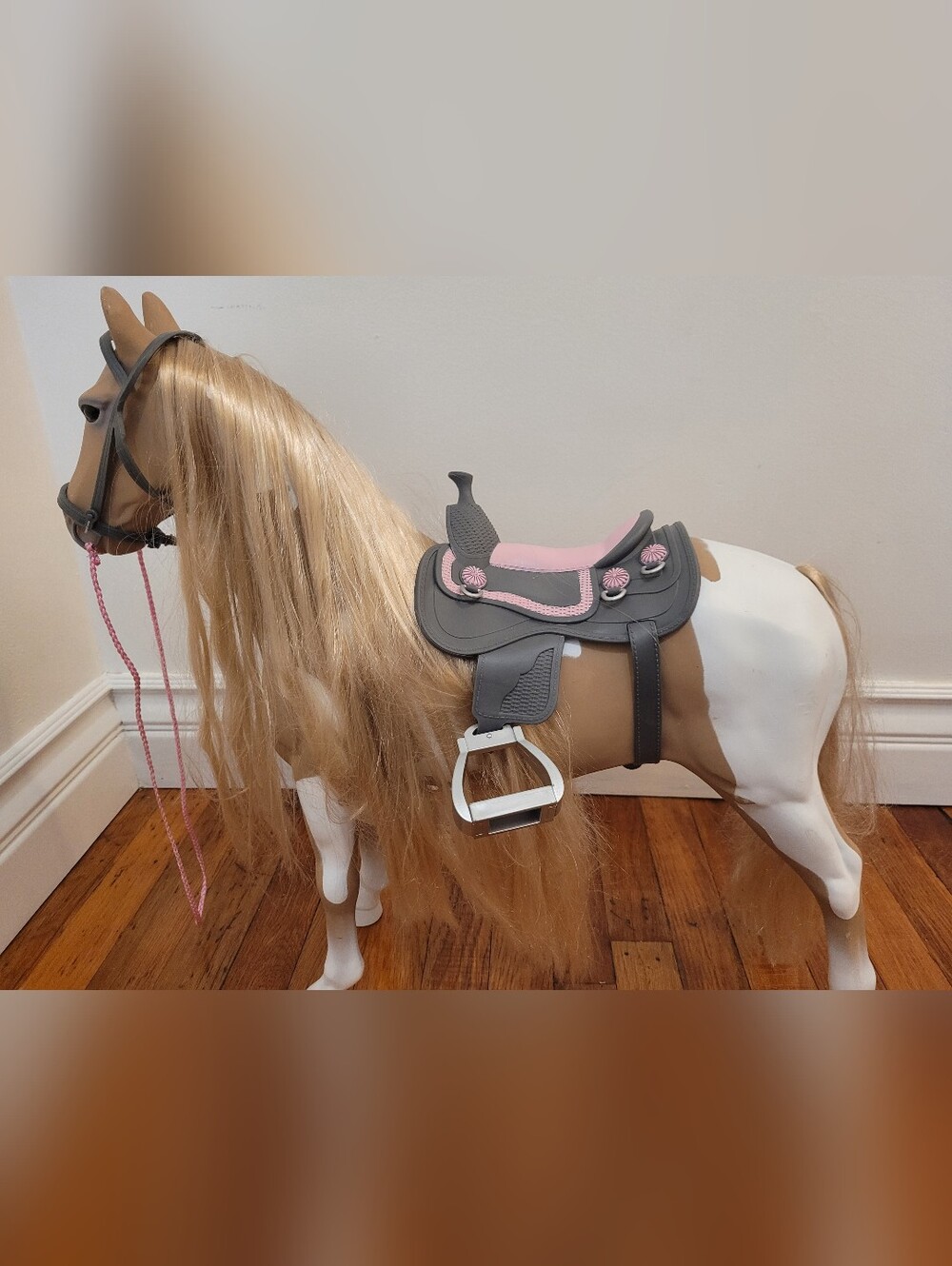 BATTAT OUR GENERATION CREME AND TAN HORSE, 20”
